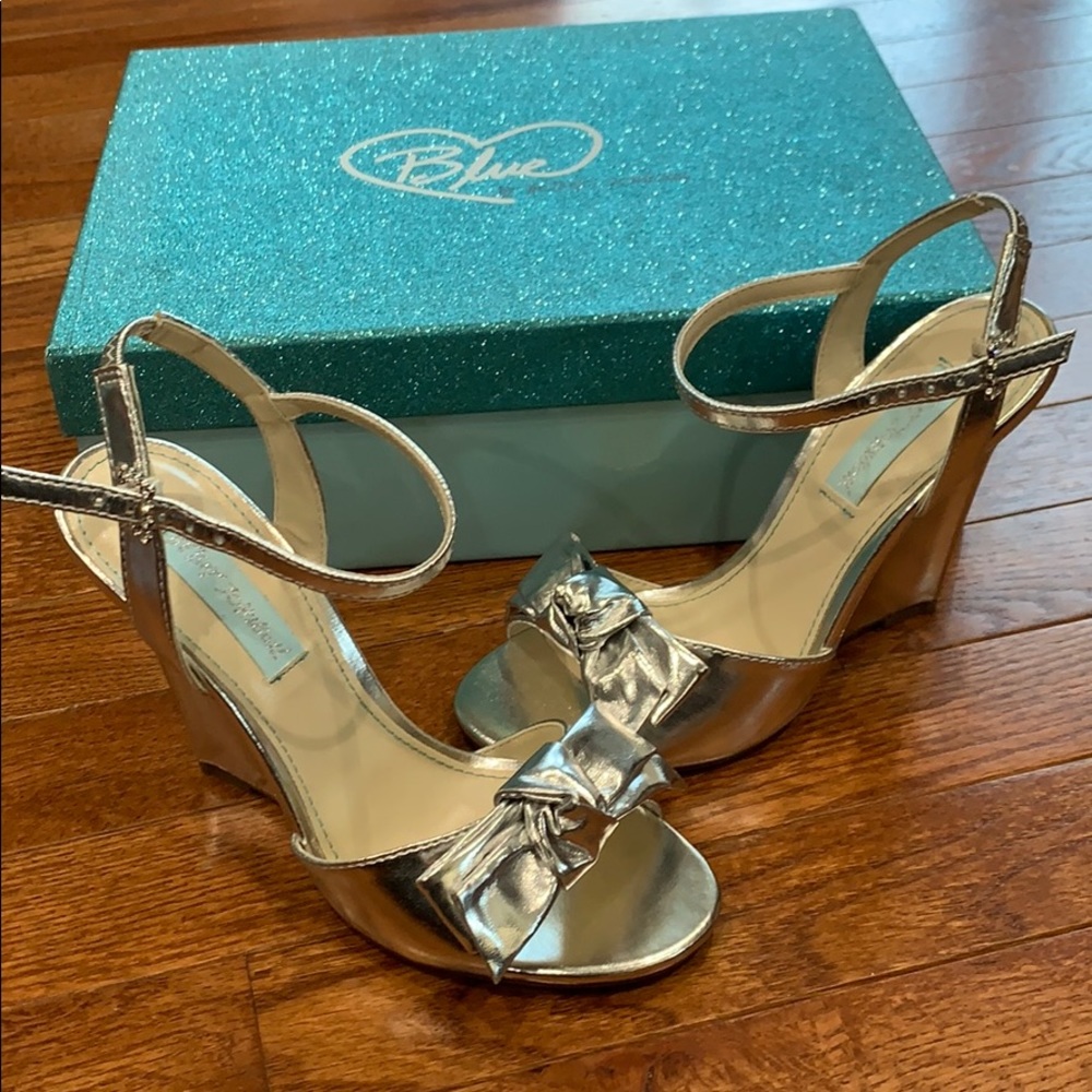 Betsy Johnson Silver Metallic Wedge size 6